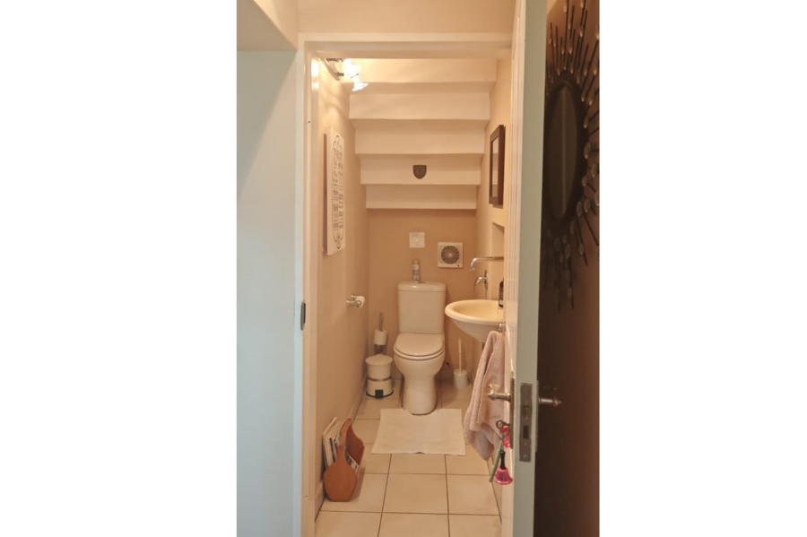 6 Bedroom Property for Sale in Vaaldam SH Free State